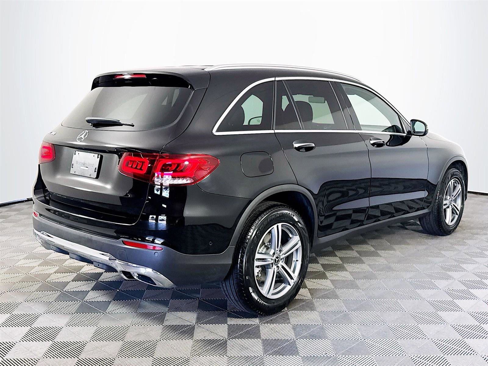 2022 Mercedes Benz GLC 300 photo 4