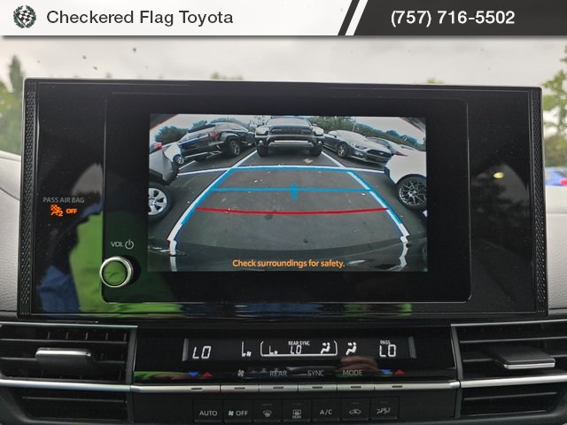 2025 Toyota Sienna LE photo 15