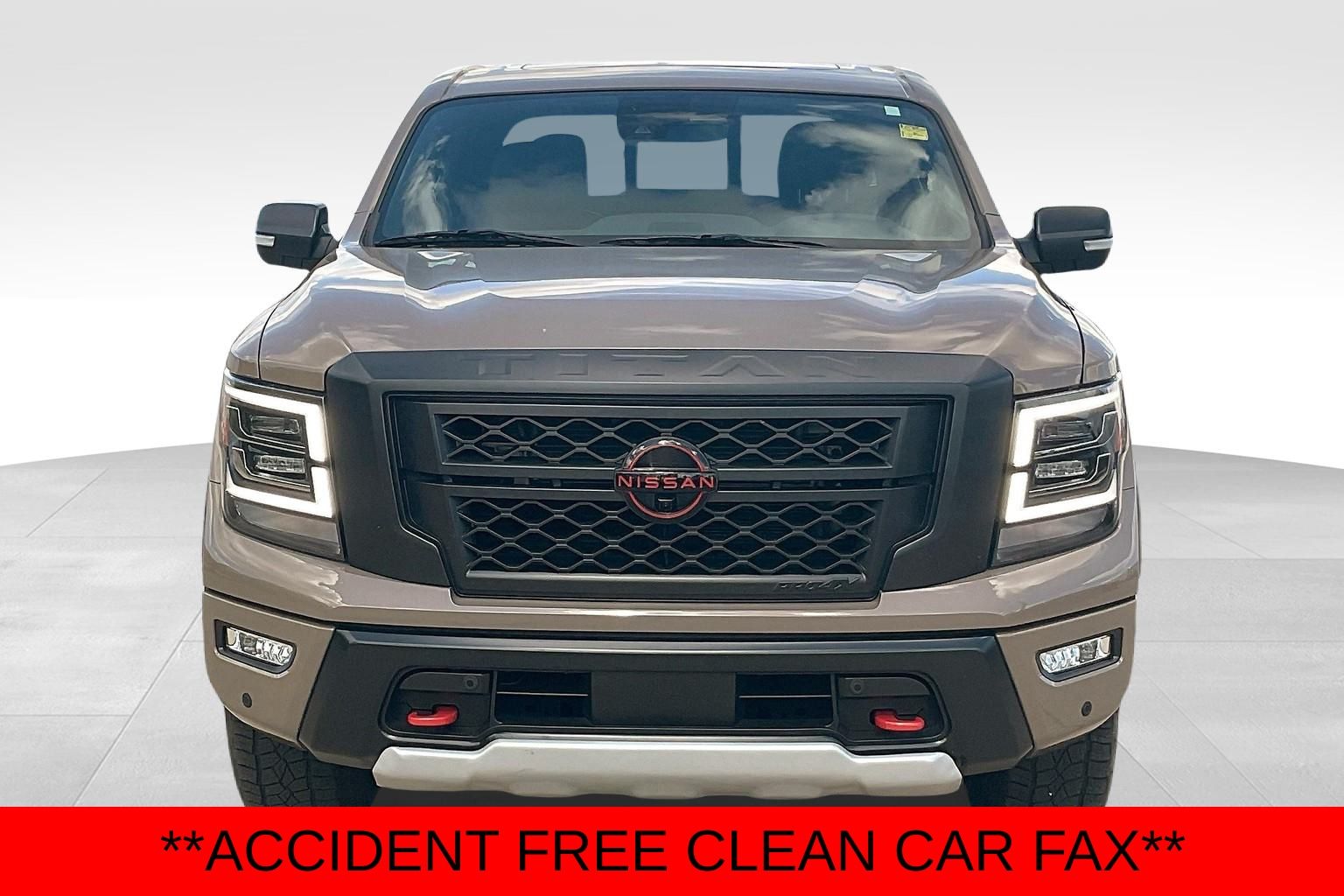 2024 Nissan Titan PRO-4X photo 3