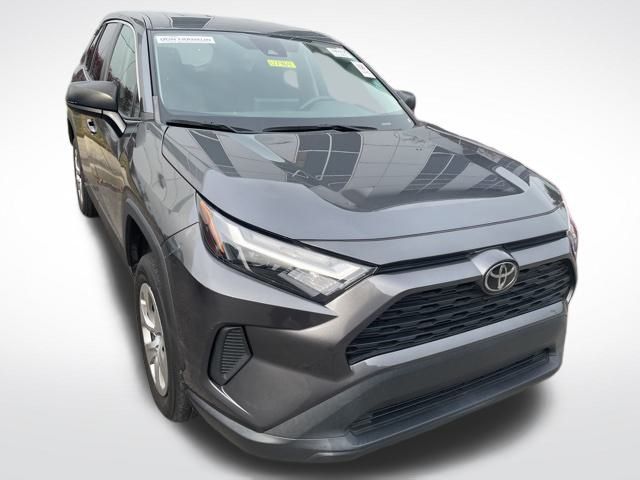 2023 Toyota RAV4 LE photo 3