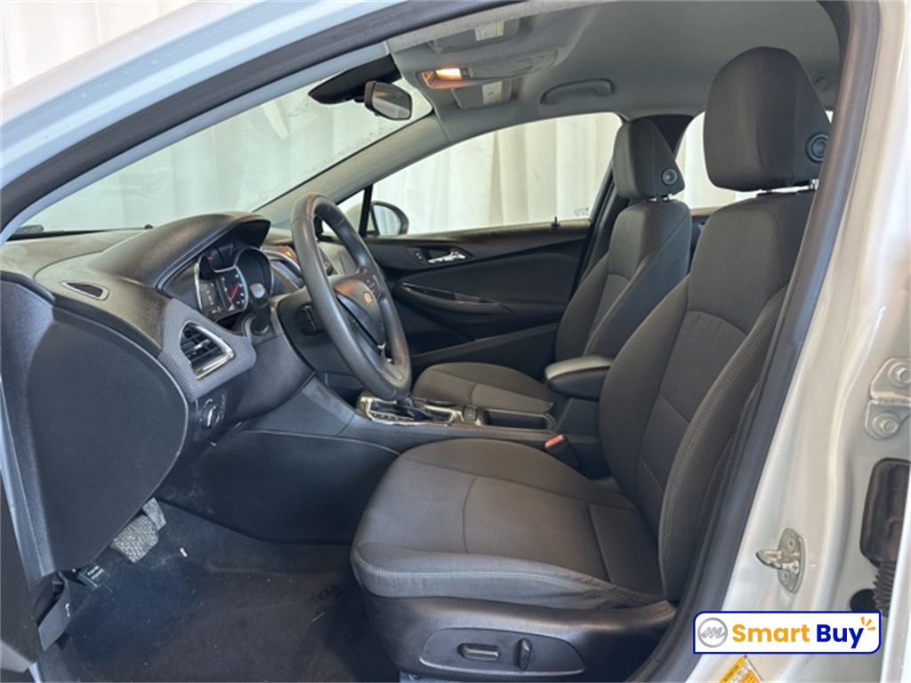 2019 Chevrolet Cruze LT photo 3