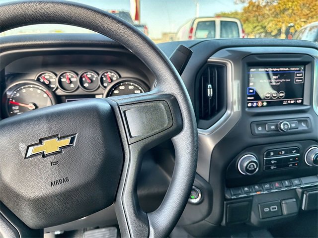 2025 Chevrolet Silverado 1500 Custom photo 3