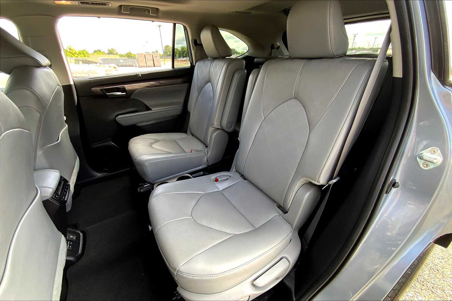 2024 Toyota Highlander Platinum photo 19