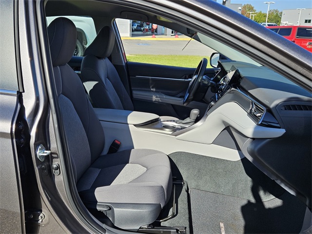 2023 Toyota Camry Hybrid LE photo 13