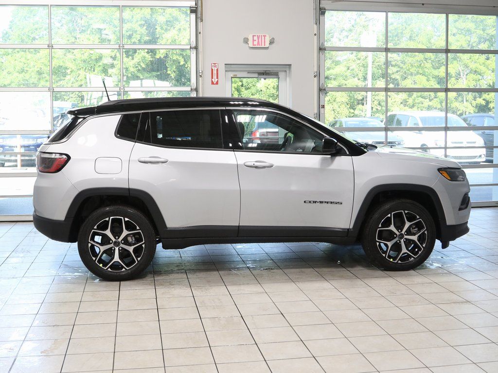 2025 Jeep Compass Limited photo 4