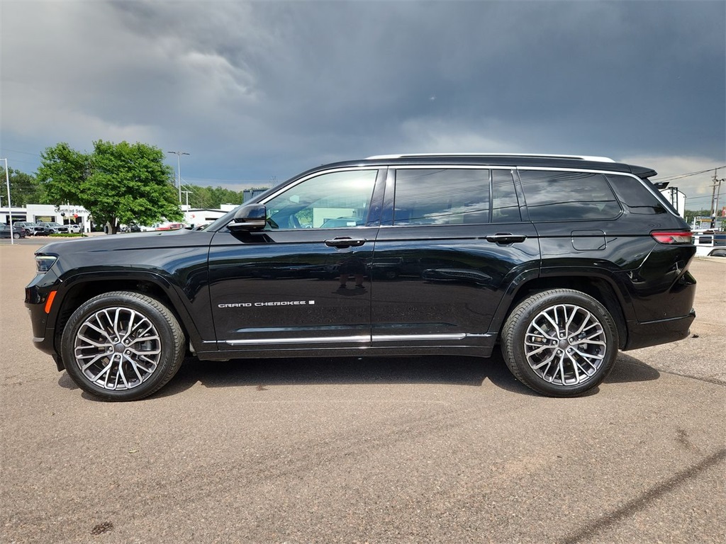2021 Jeep Grand Cherokee L Summit Reserve photo 2