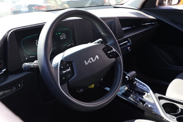 2023 Kia Niro LX photo 12