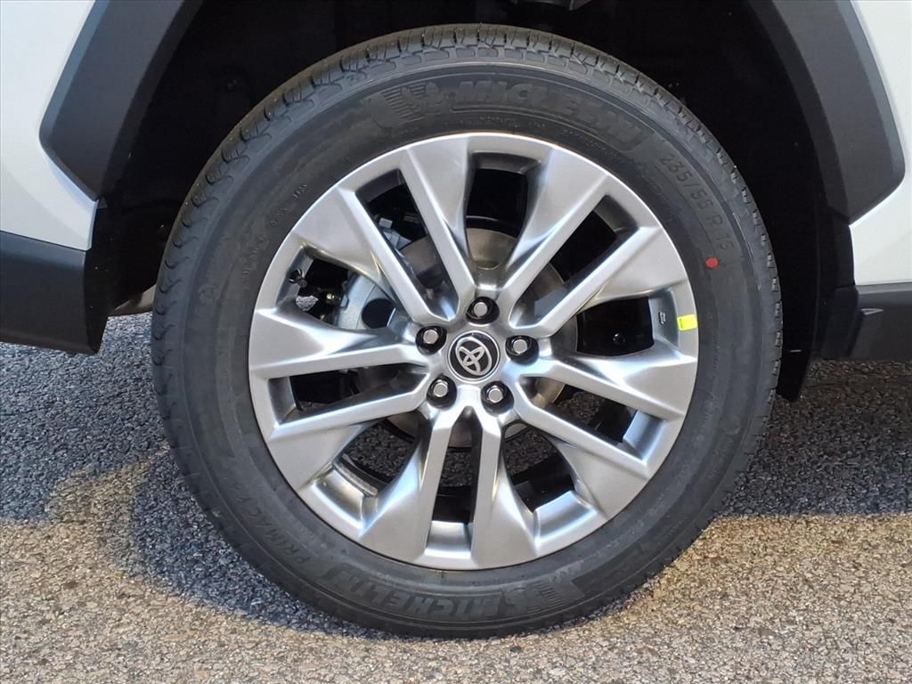 2025 Toyota RAV4 XLE Premium photo 4