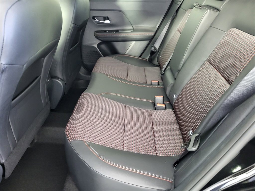2025 Nissan Kicks SR photo 12