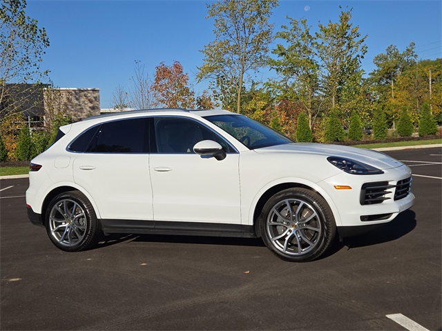 2023 Porsche Cayenne S photo 2