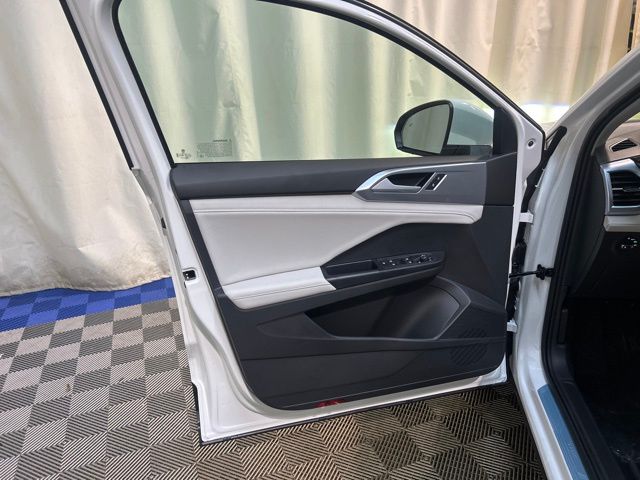 2025 Volkswagen Taos SE photo 11