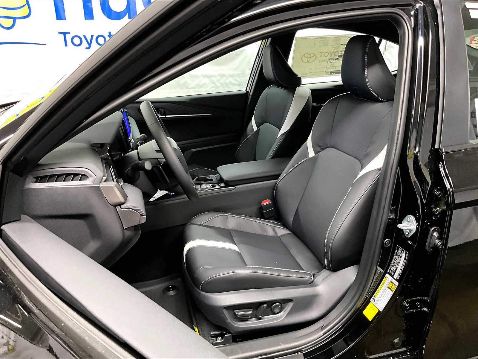 2025 Toyota Camry SE photo 9