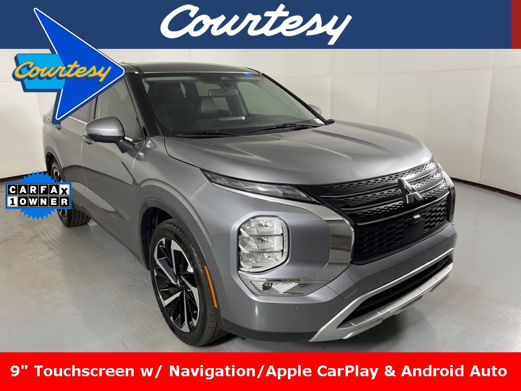 2024 Mitsubishi Outlander SE's photo