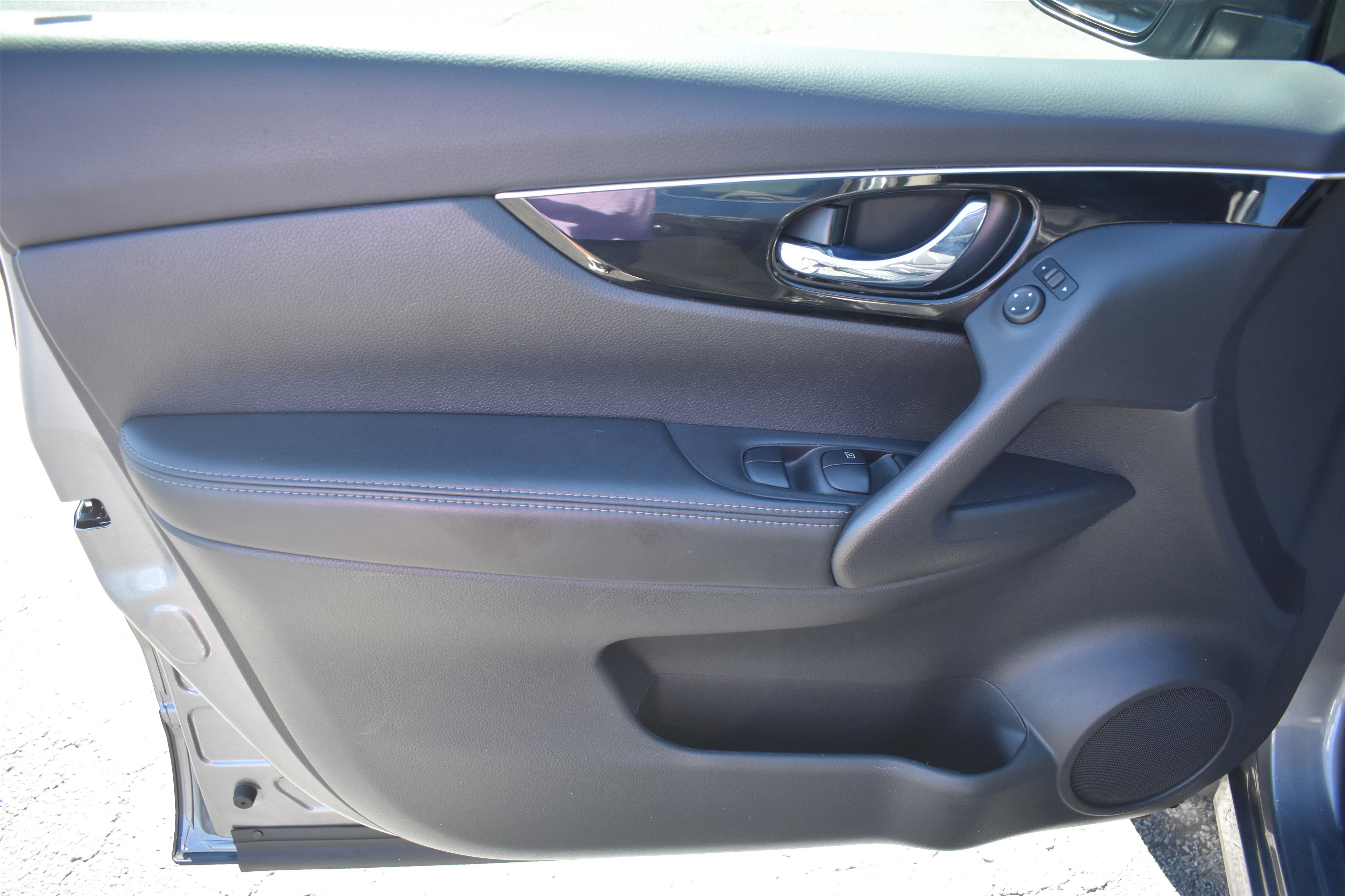 2019 Nissan Rogue Sport SL photo 3