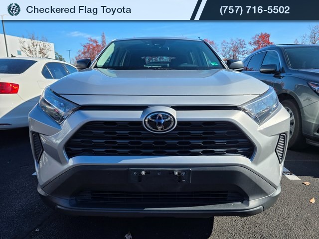 2022 Toyota RAV4 LE photo 2