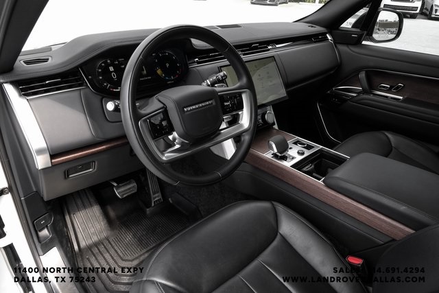 2023 Land Rover Range Rover SE photo 2