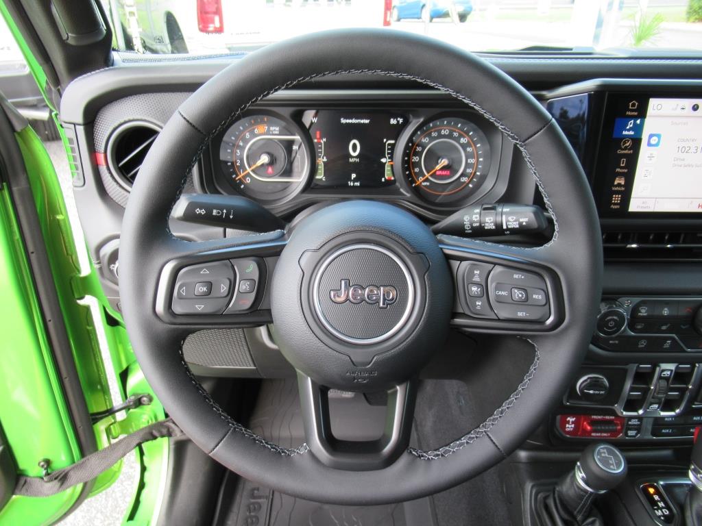 2025 Jeep Wrangler Rubicon photo 16