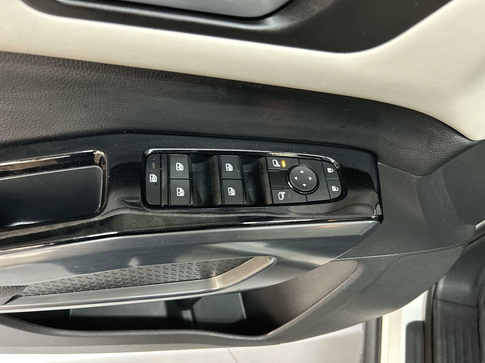 2024 Nissan Pathfinder SL photo 15