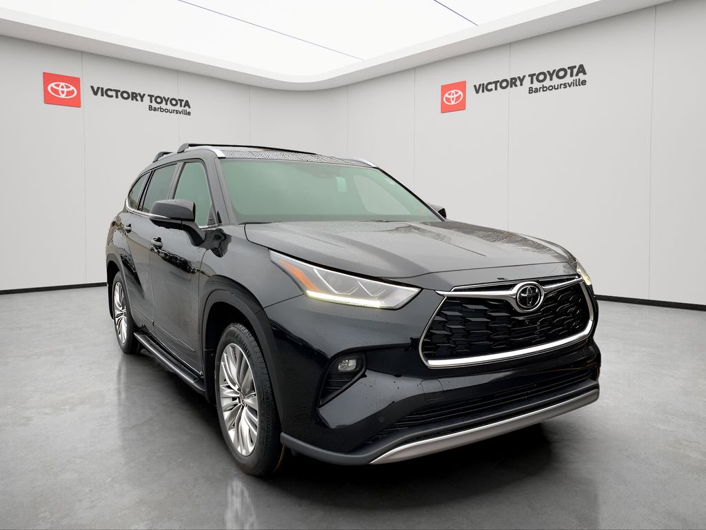 2026 Toyota Highlander Platinum's photo