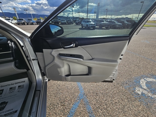 2012 Toyota Camry Hybrid XLE photo 20