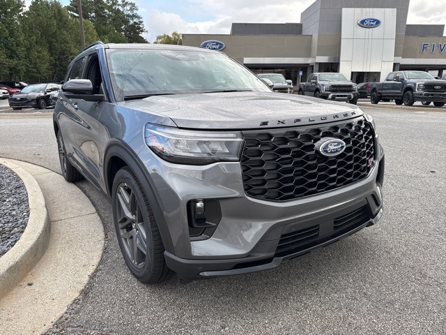 2025 Ford Explorer ST photo 3