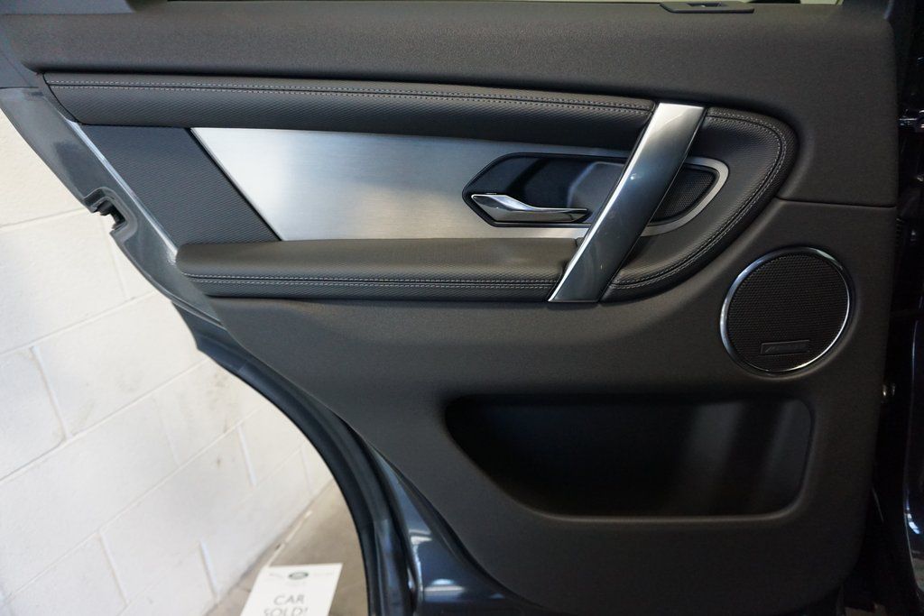 2025 Land Rover Discovery Sport SE photo 26