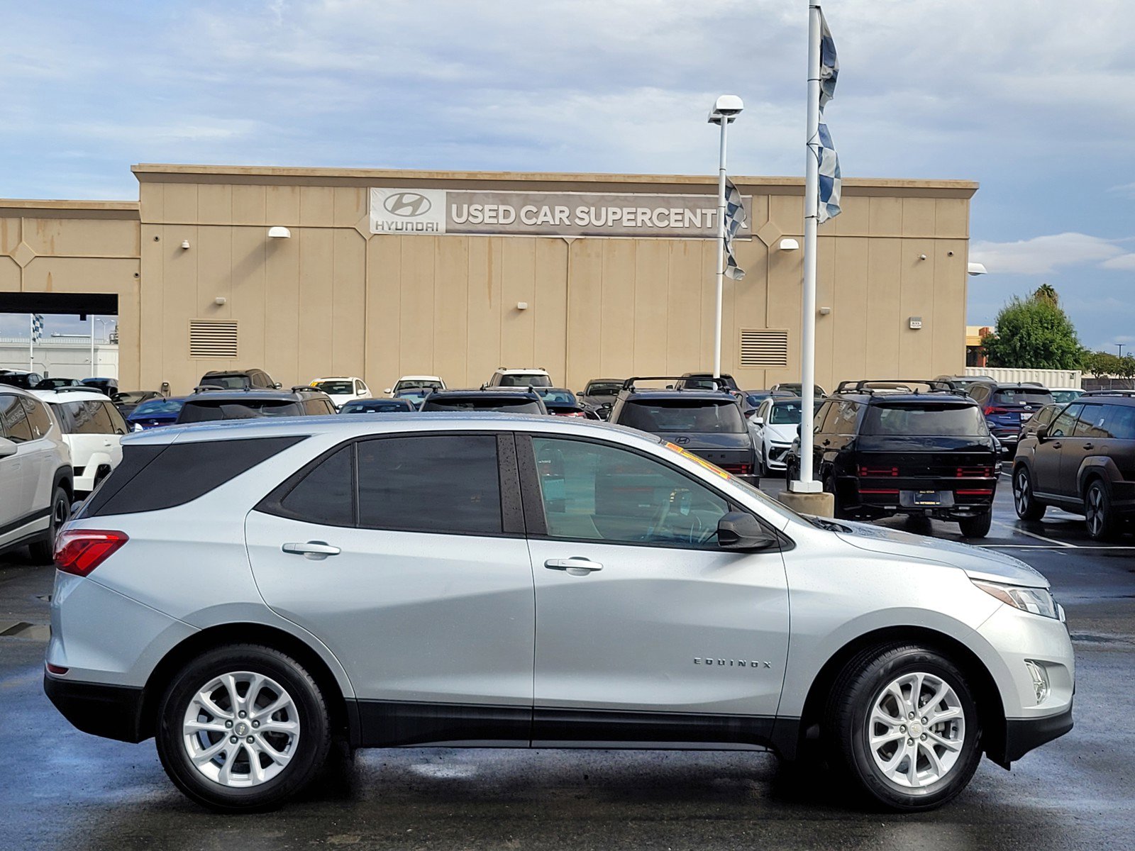 2021 Chevrolet Equinox LS photo 3