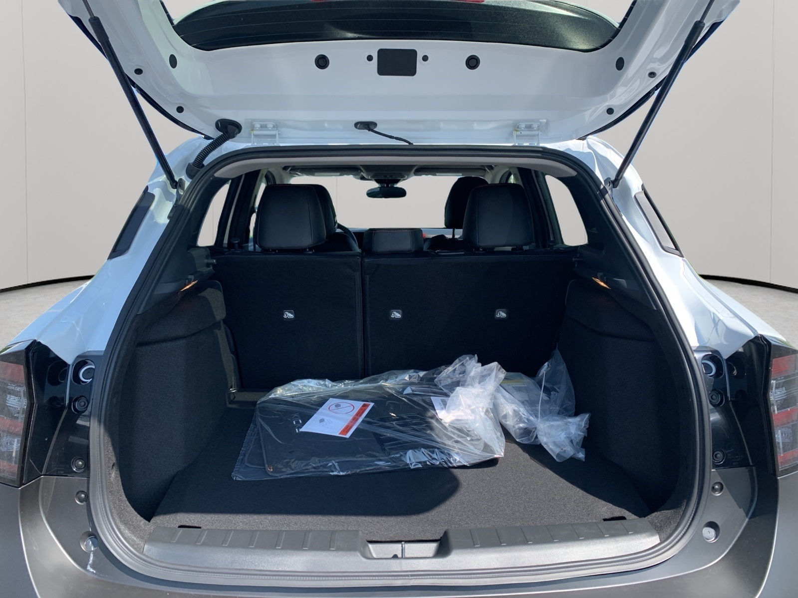 2025 Nissan Kicks SR photo 30