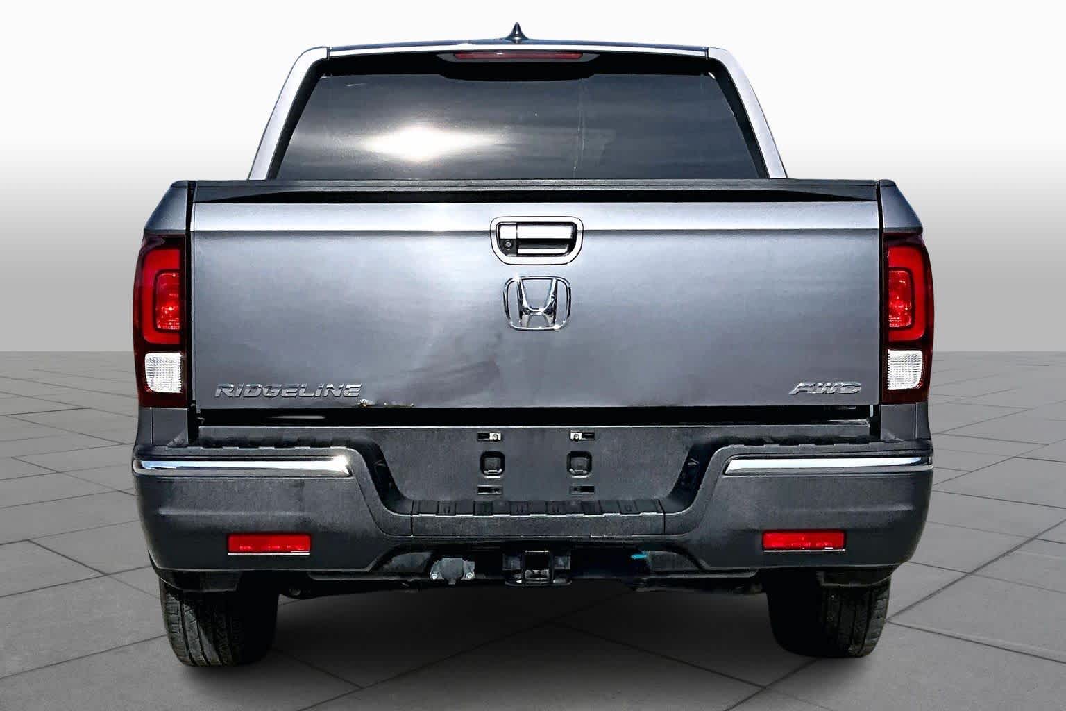 2017 Honda Ridgeline RTL-T photo 4