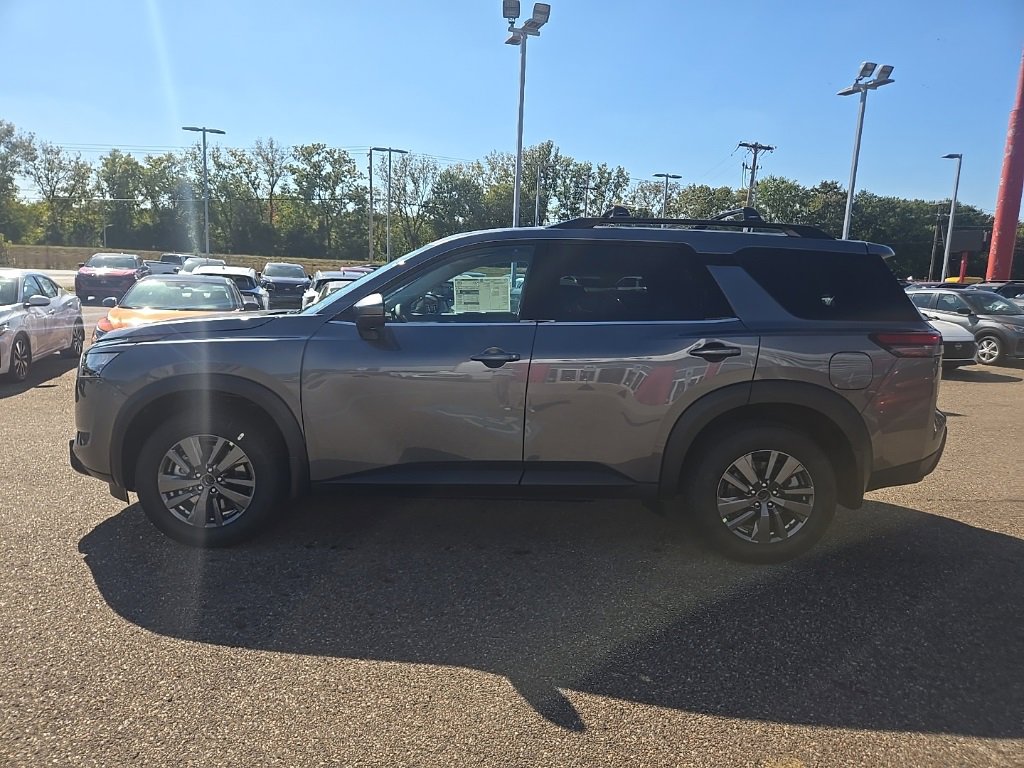 2025 Nissan Pathfinder SV photo 2