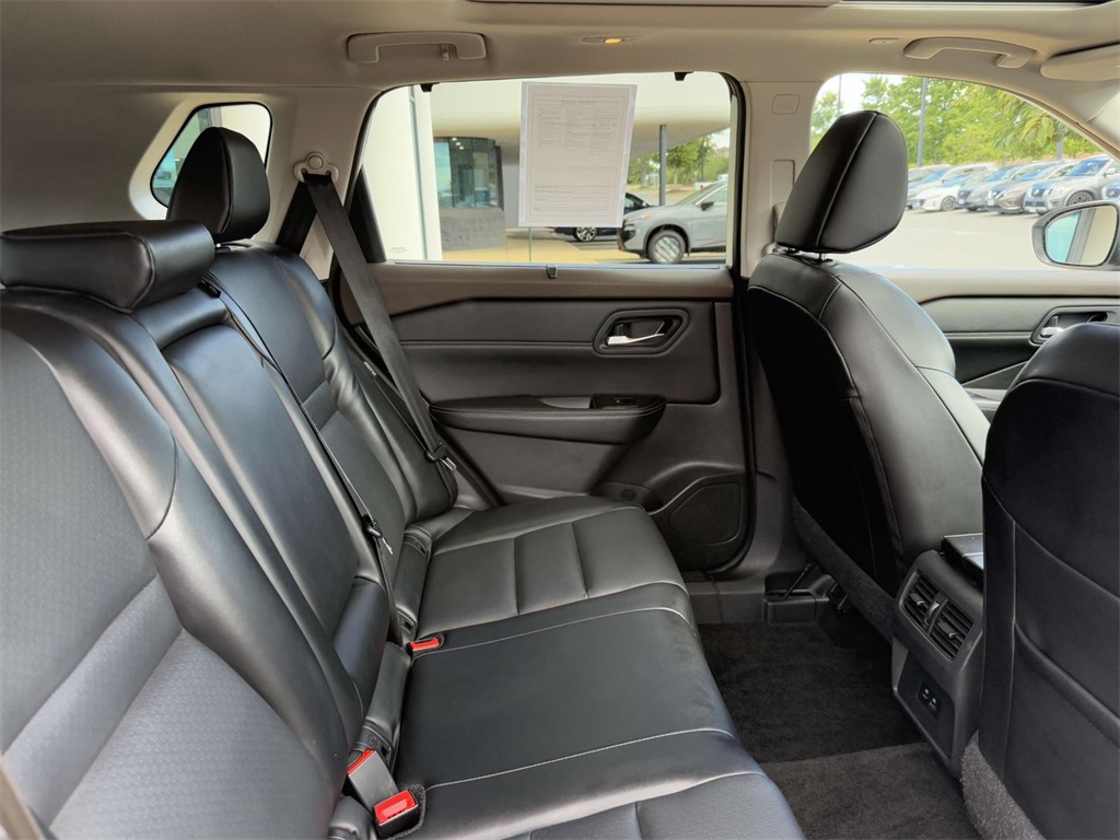 2023 Nissan Rogue SV photo 14