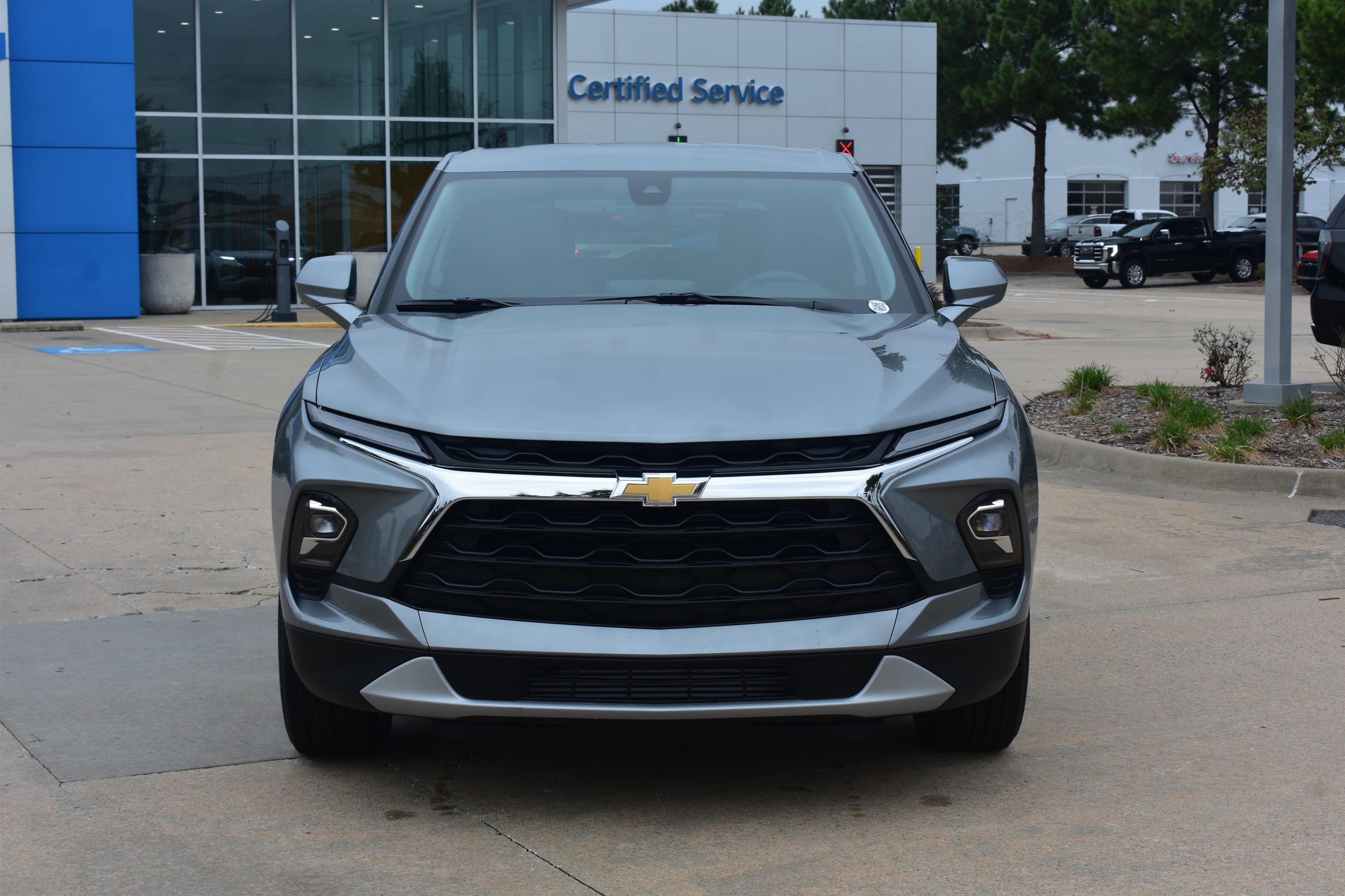 2025 Chevrolet Blazer 2LT photo 2