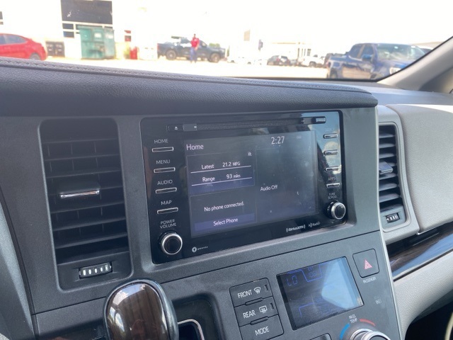 2020 Toyota Sienna XLE photo 24