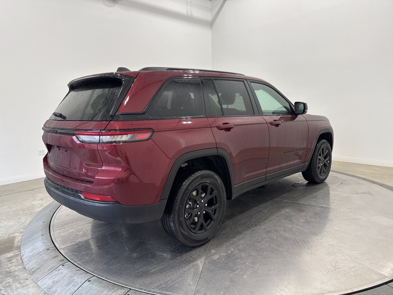 2025 Jeep Grand Cherokee Altitude photo 7