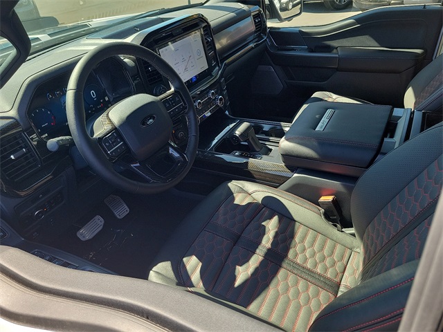 2025 Ford F-150 Lariat photo 2