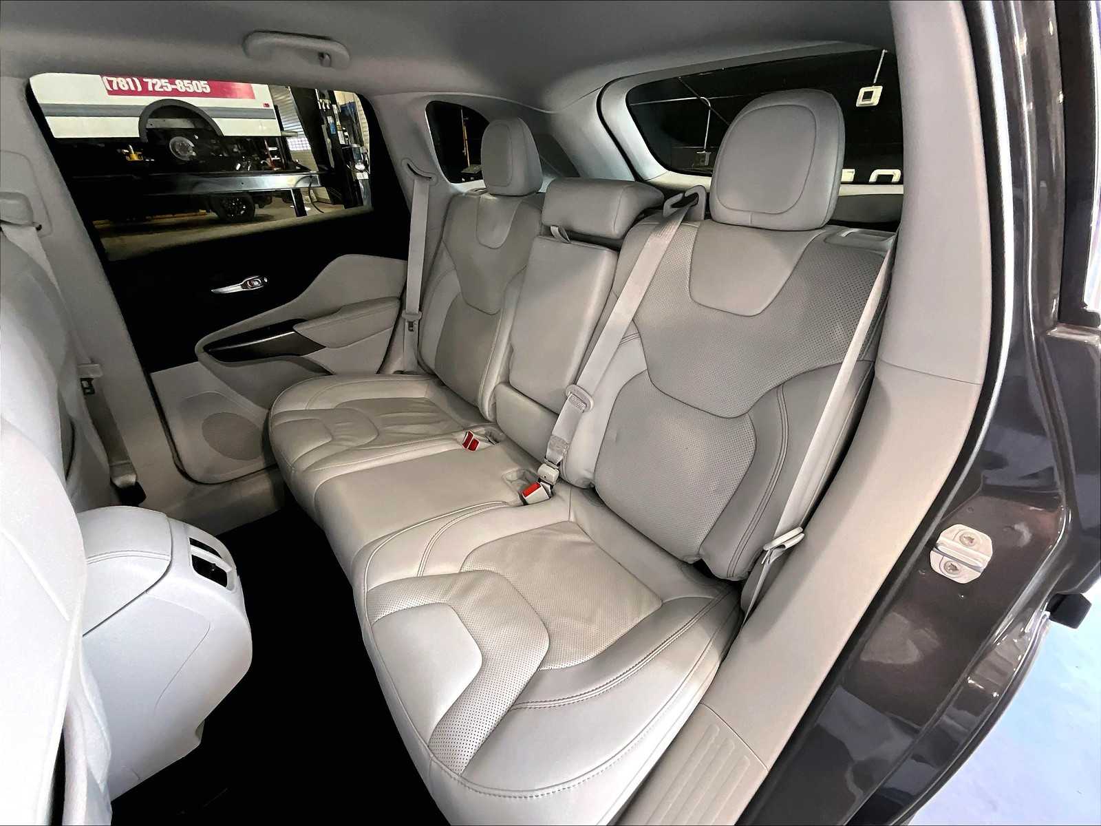 2020 Jeep Cherokee Limited photo 15