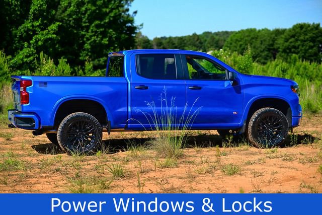 2025 Chevrolet Silverado 1500 Custom photo 2