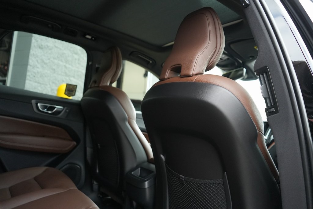 2023 Volvo XC60 B5 Plus photo 26