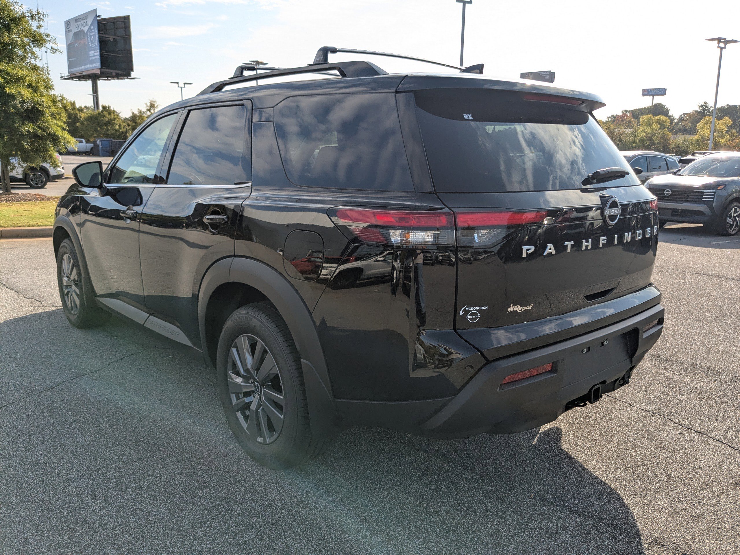 2025 Nissan Pathfinder SV photo 2