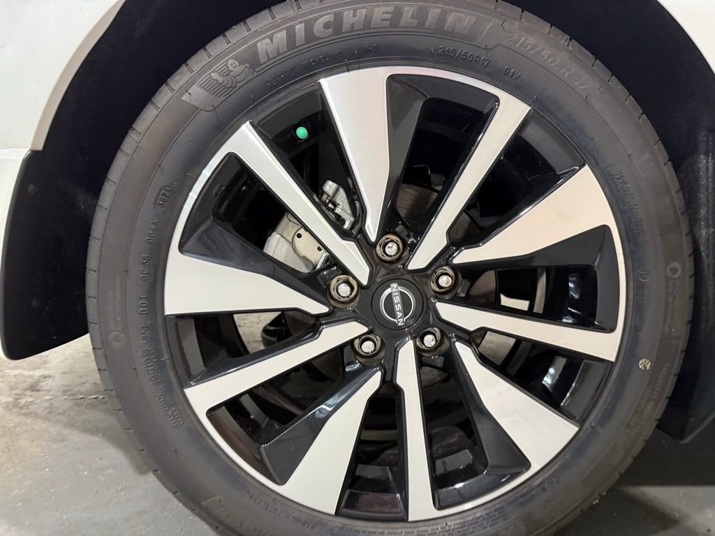 2025 Nissan Sentra SV photo 3