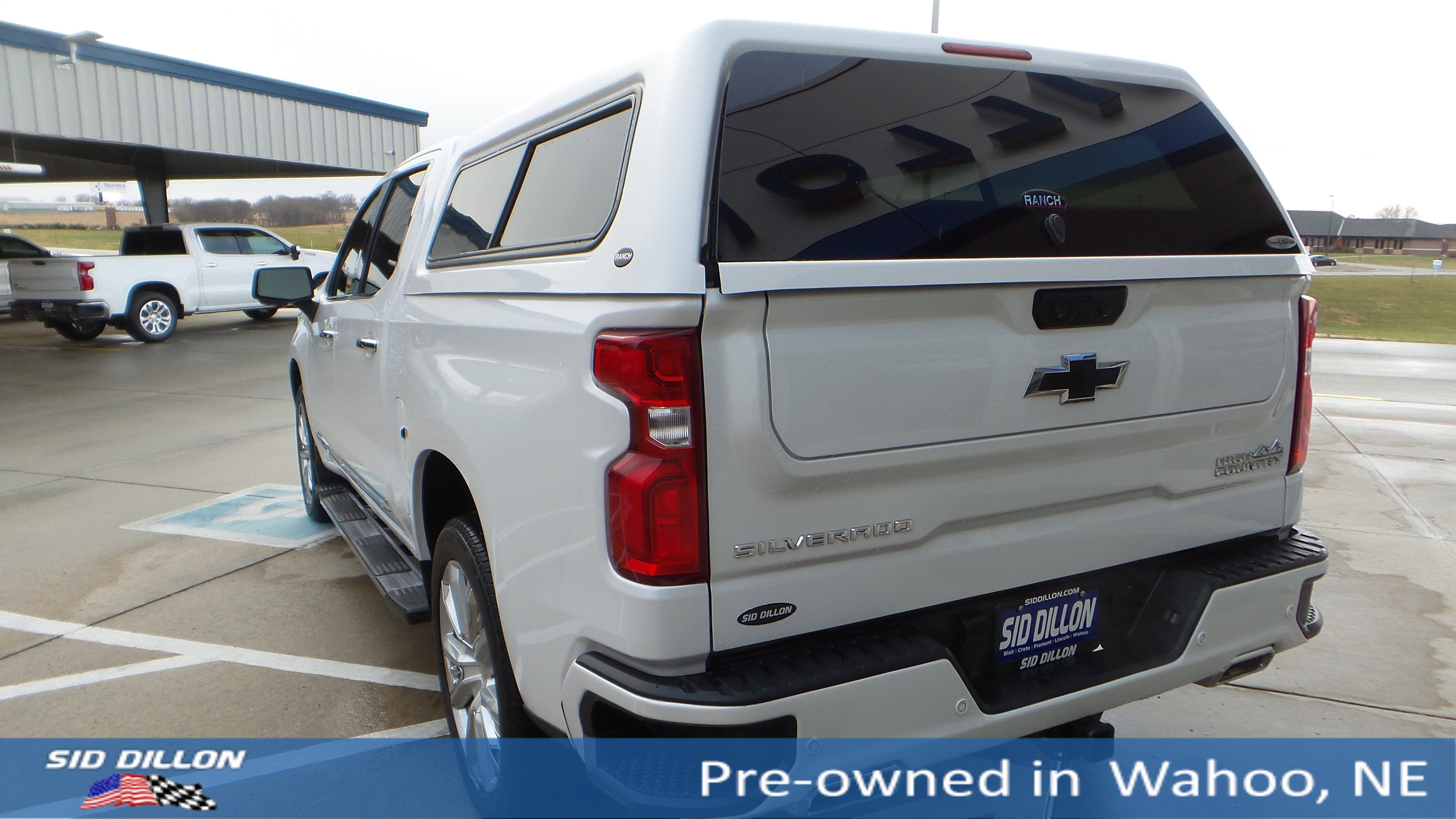 2023 Chevrolet Silverado 1500 High Country photo 3