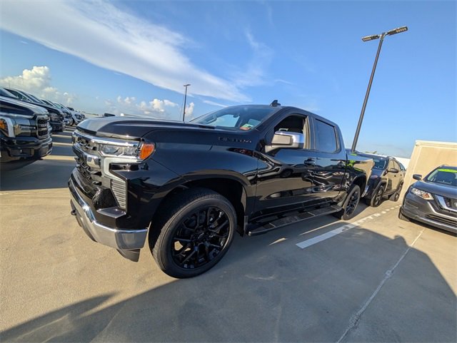 2026 Chevrolet Silverado 1500 LT photo 3