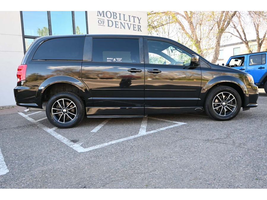 2015 Dodge Grand Caravan R/T photo 5