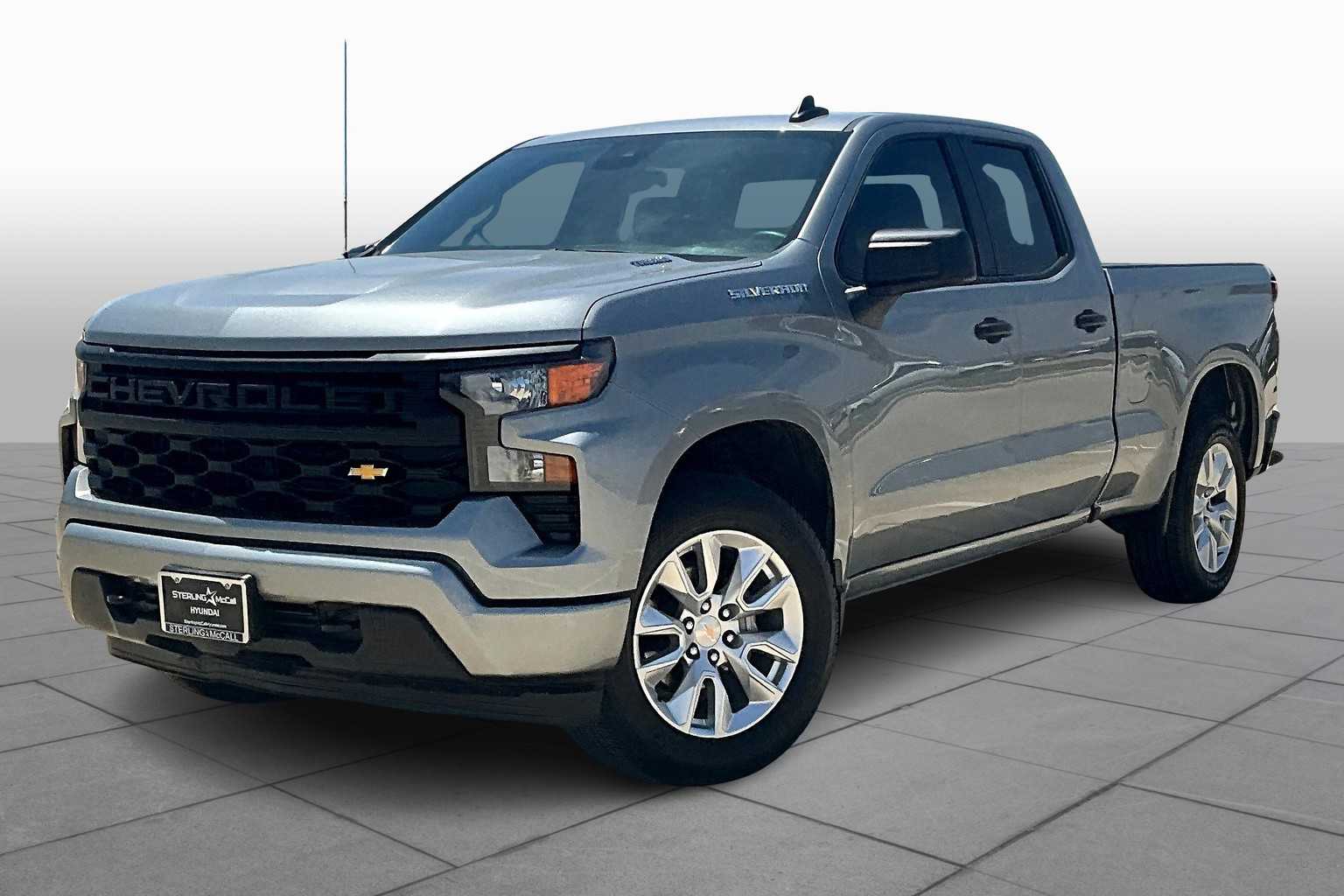 2025 Chevrolet Silverado 1500 Custom photo 2