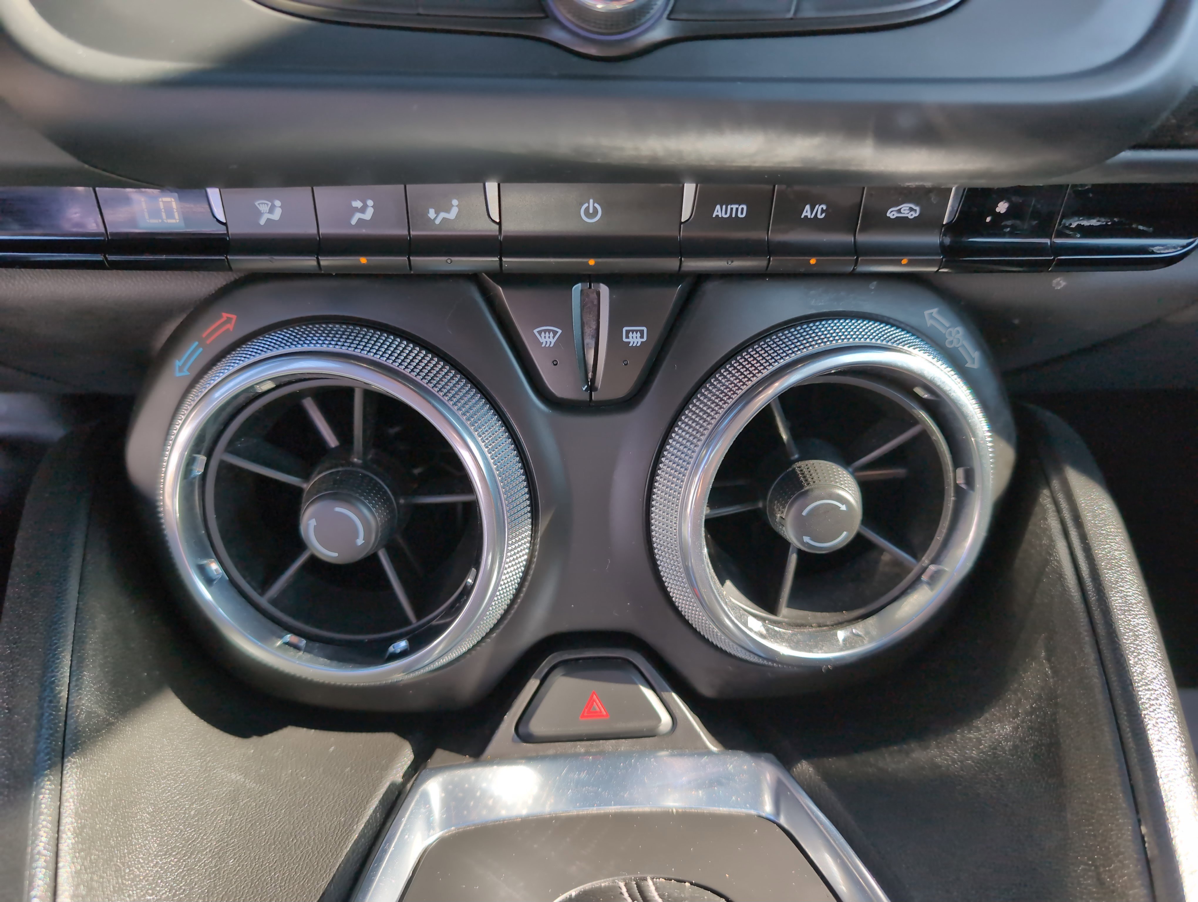 2023 Chevrolet Camaro 1LT photo 12