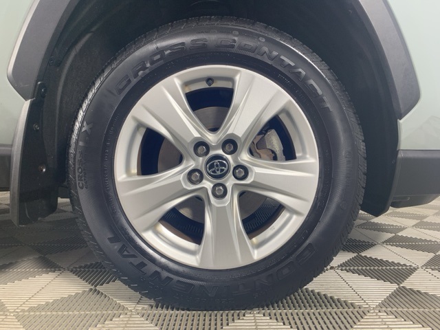 2021 Toyota RAV4 Hybrid XLE photo 6