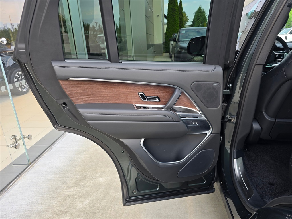 2025 Land Rover Range Rover SE photo 20