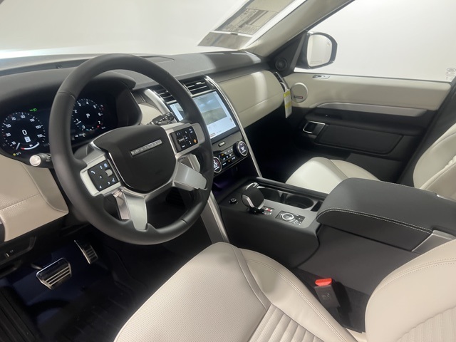 2025 Land Rover Discovery SE photo 9