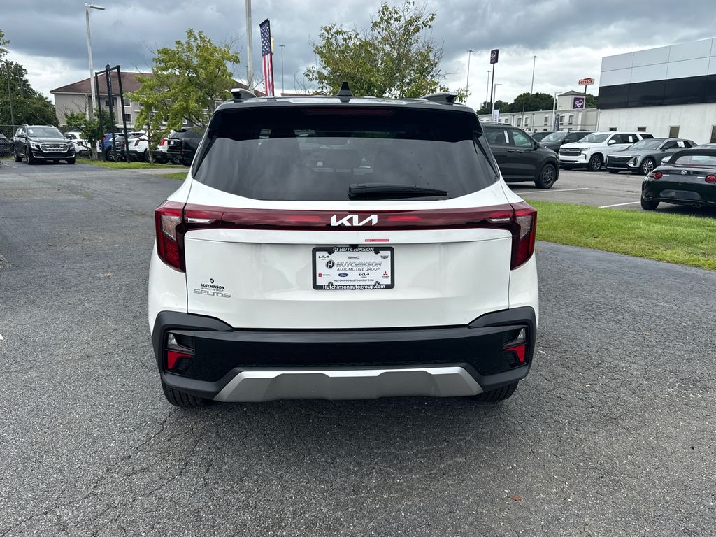 2025 Kia Seltos S photo 4