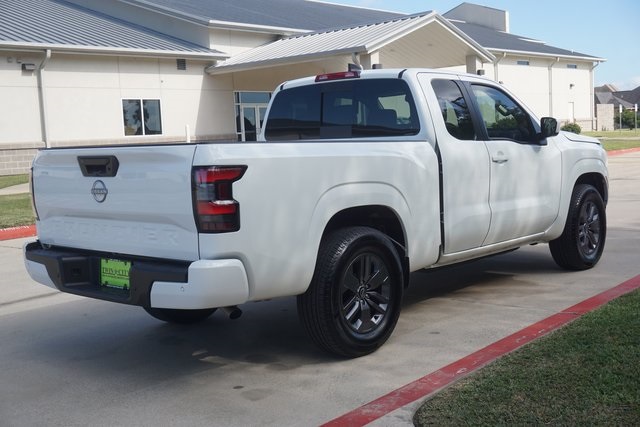 2025 Nissan Frontier SV photo 2